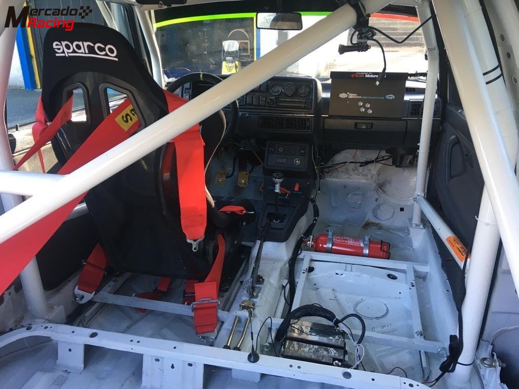 Volkswagen golf gti mk2 con documentación antigua de rally 