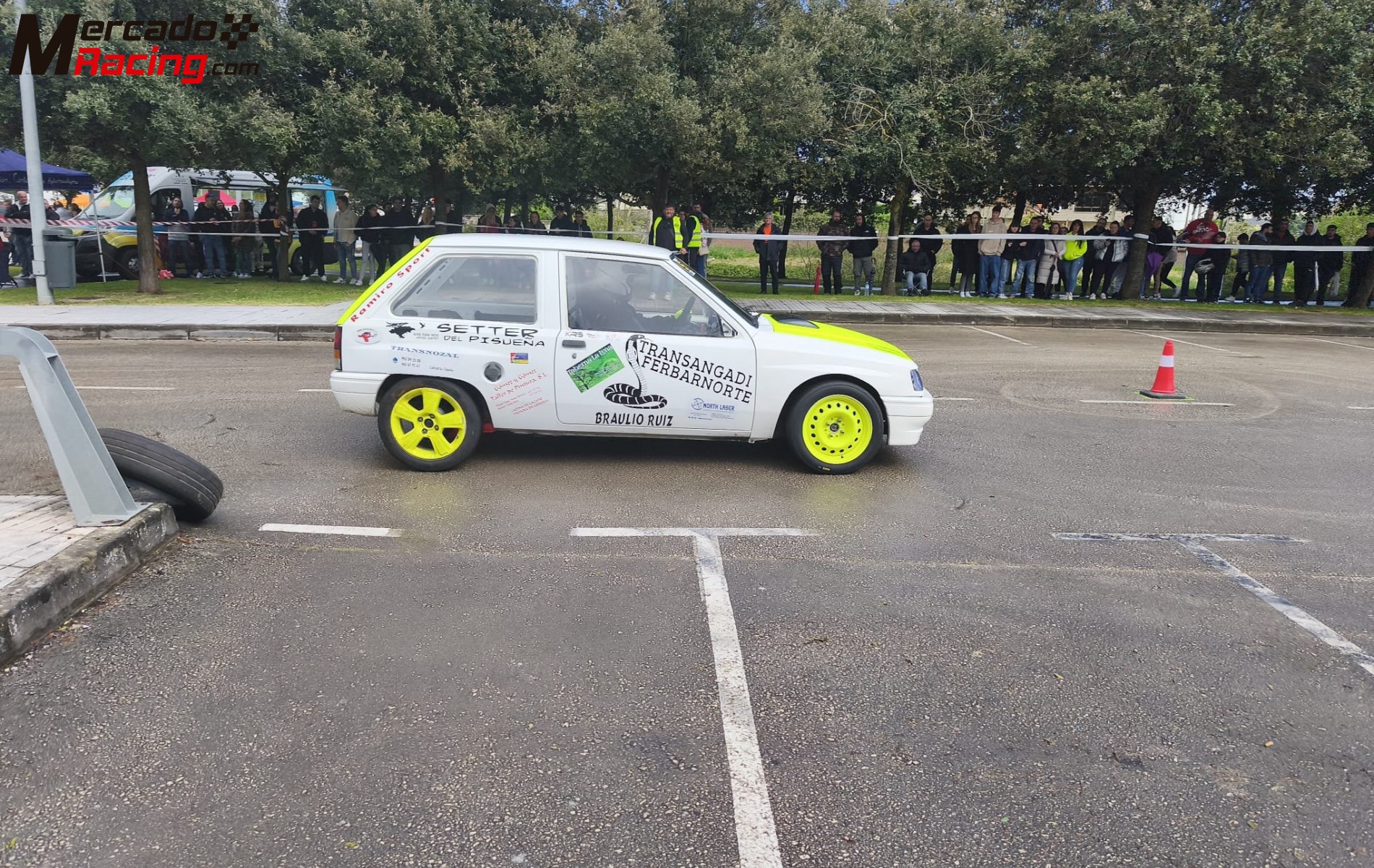 Opel corsa a slalom