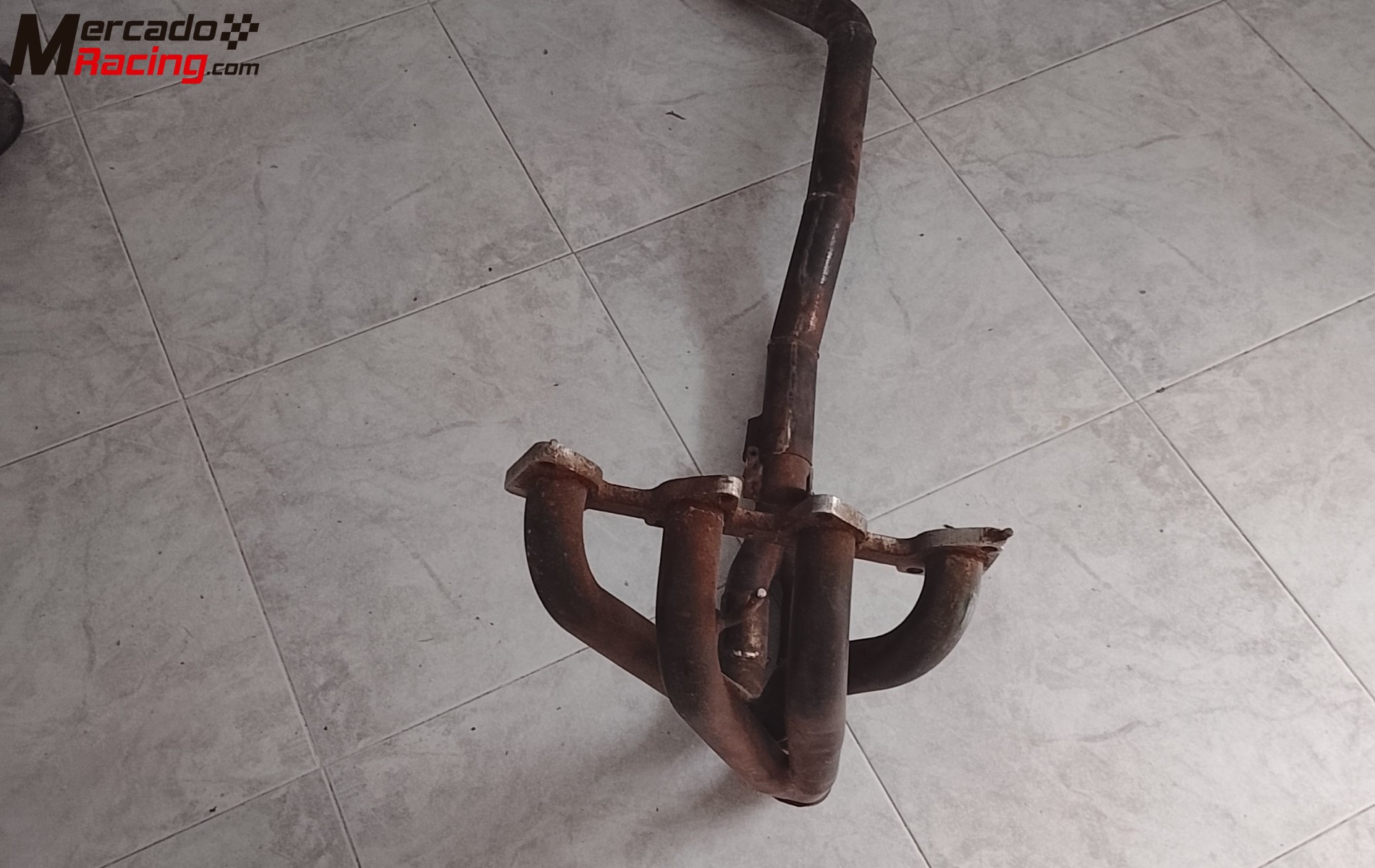 Se vende colectores con escape lateral de citroen ax para motor 1300cc estában en un a1/2 buen esta