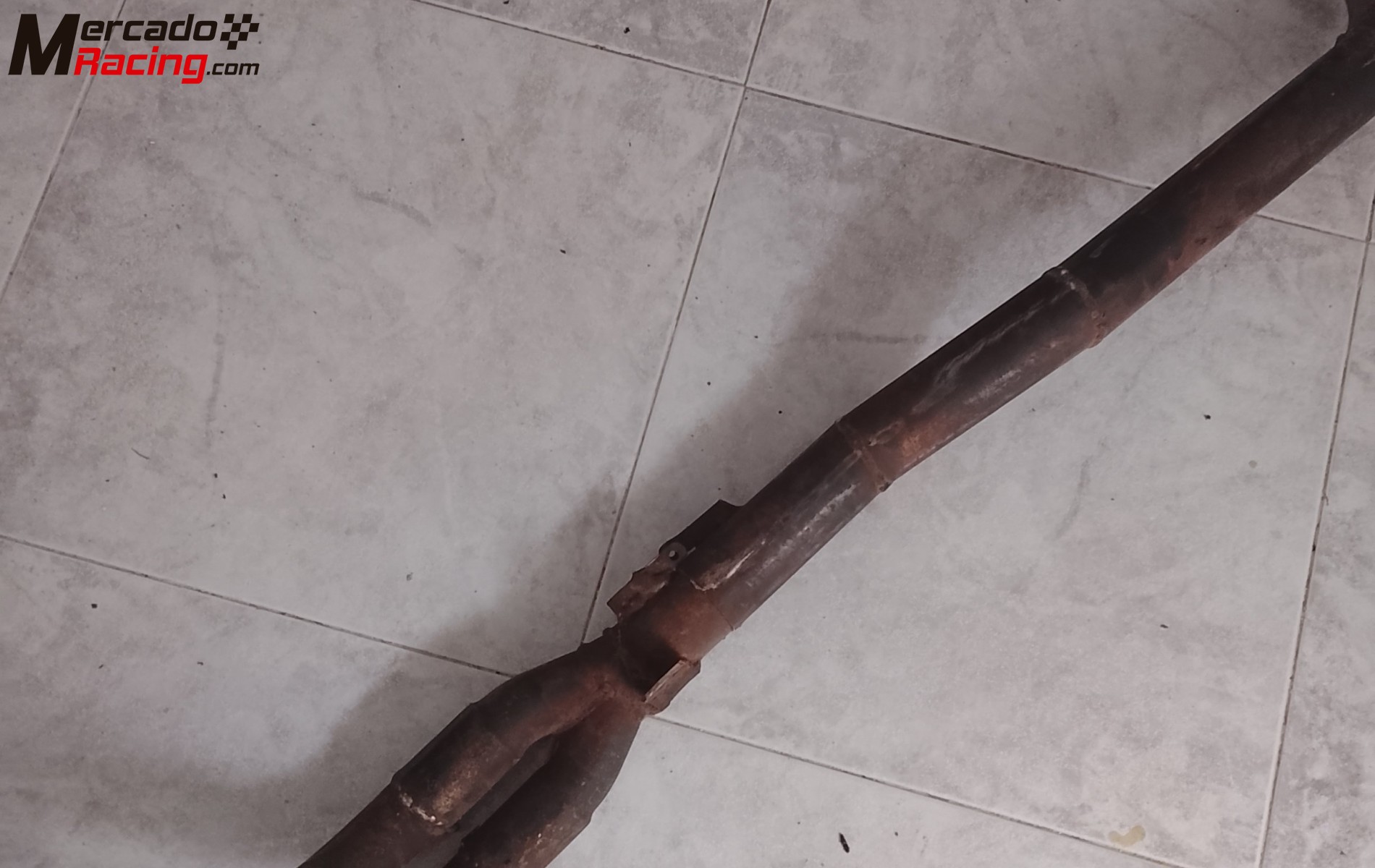 Se vende colectores con escape lateral de citroen ax para motor 1300cc estában en un a1/2 buen esta