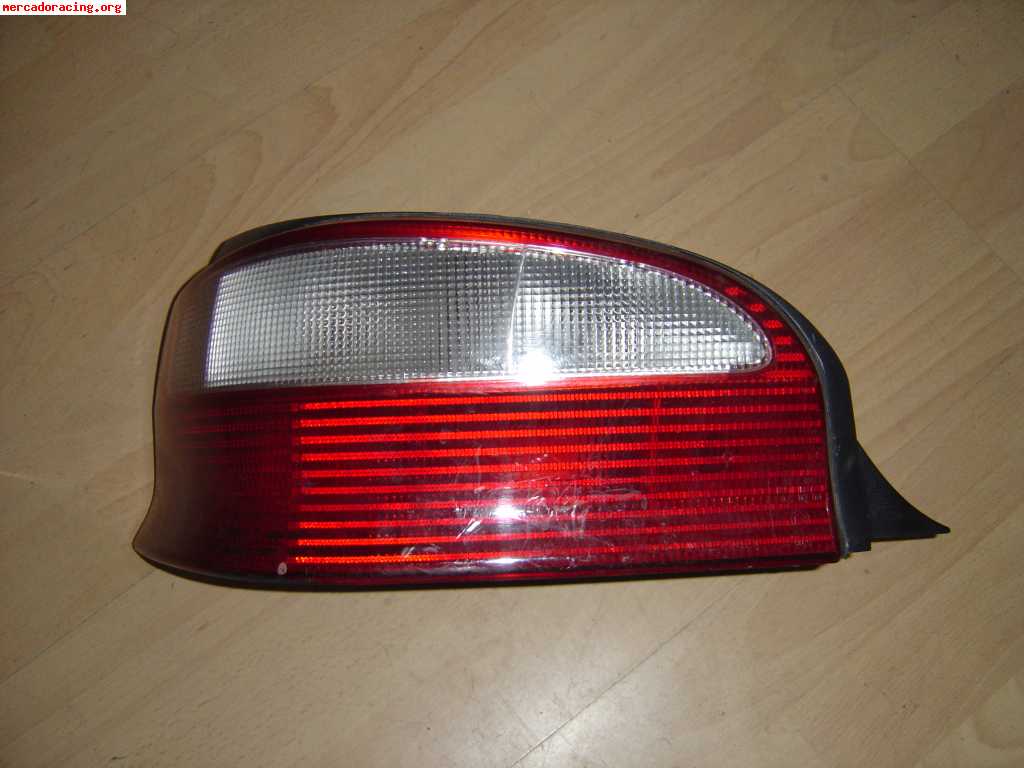 Foco trasero izq citroen saxo