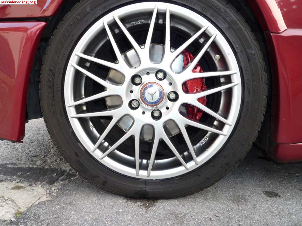 Se vende kit de frenos 4 2 pistones. mercedes 190 w201 w124