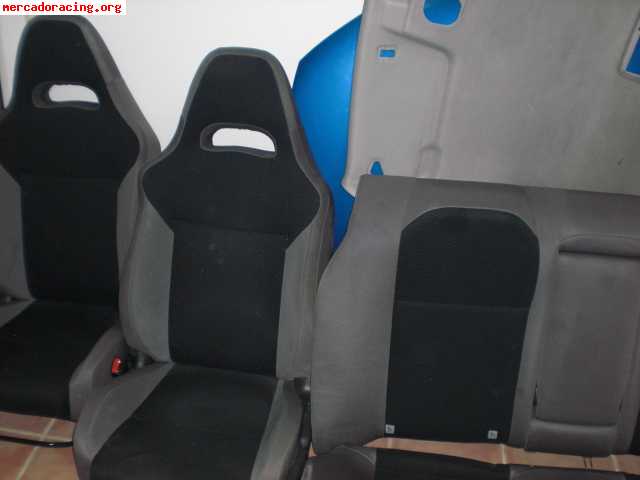 Interior completo de subaru impreza