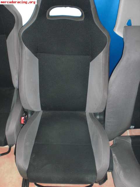 Interior completo de subaru impreza