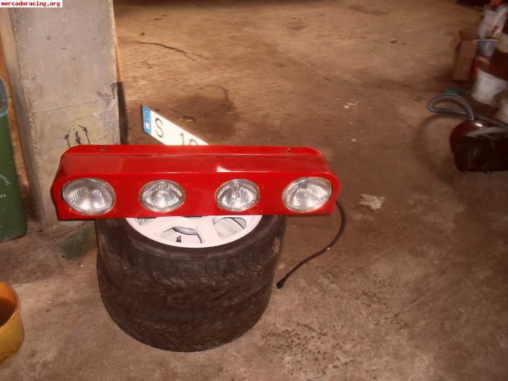 Se vende parrilla de faros valida para; 205,106 saxo etc