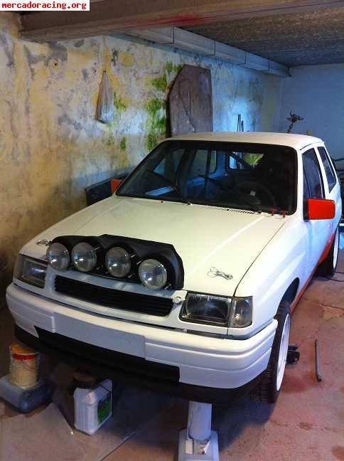 Se vende parrilla de faros para opel corsa a si estrenar con