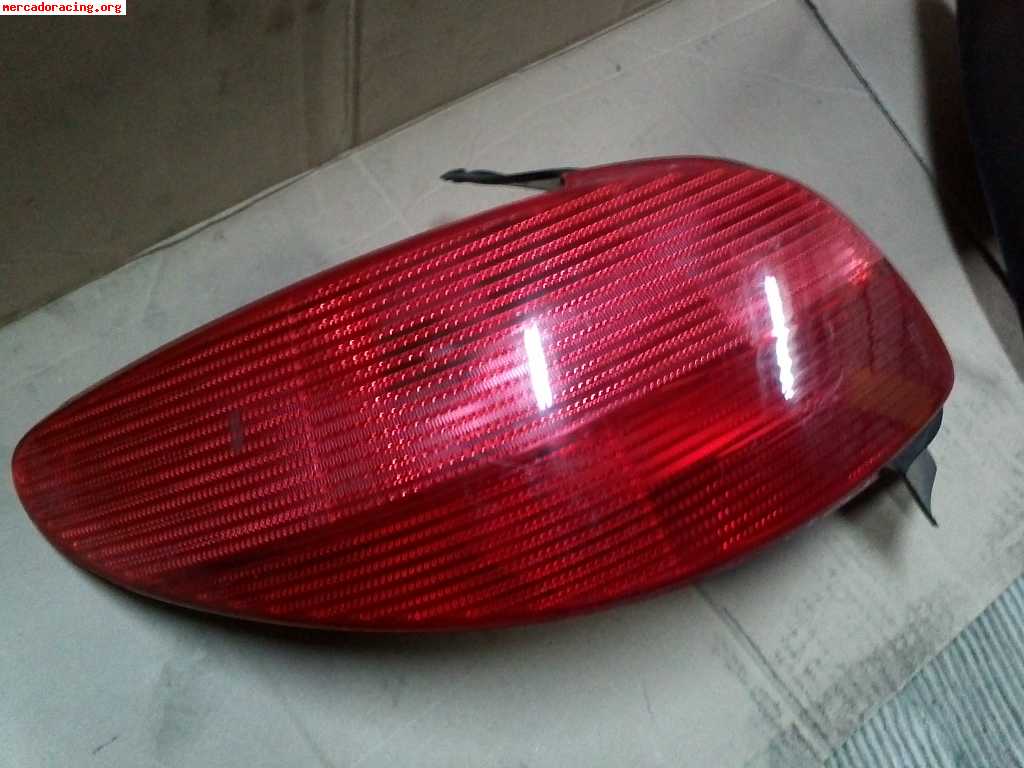 Faros trasero saxo y 206