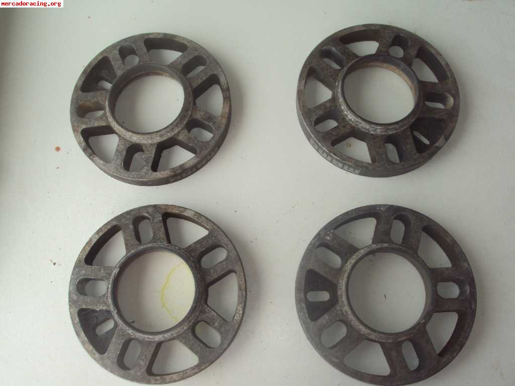 Se venden 4 separadores momo 20mm para bmw