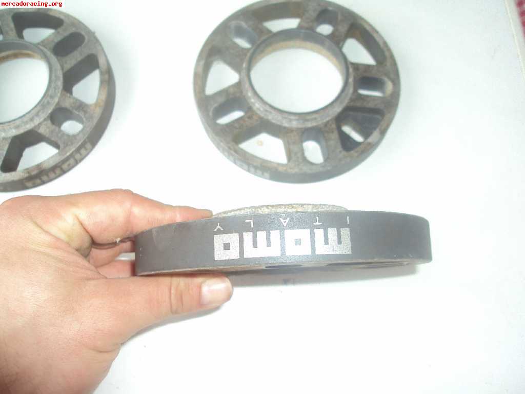Se venden 4 separadores momo 20mm para bmw