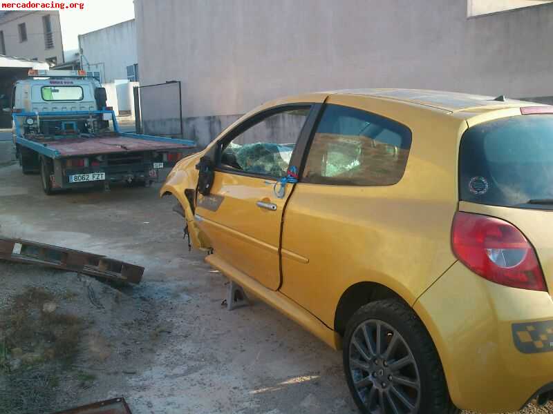 Carroceria clio r3 f1 400 euros sin documentacion