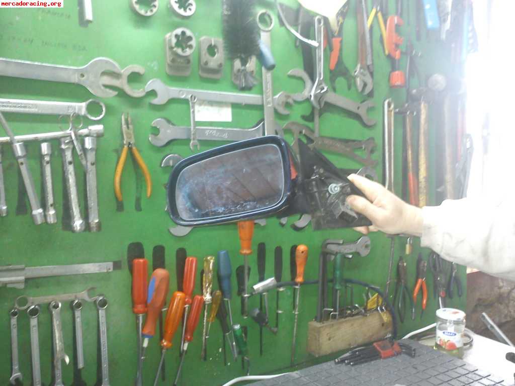 Vendo puertas y espejo de audi a4 carrocería b5. 