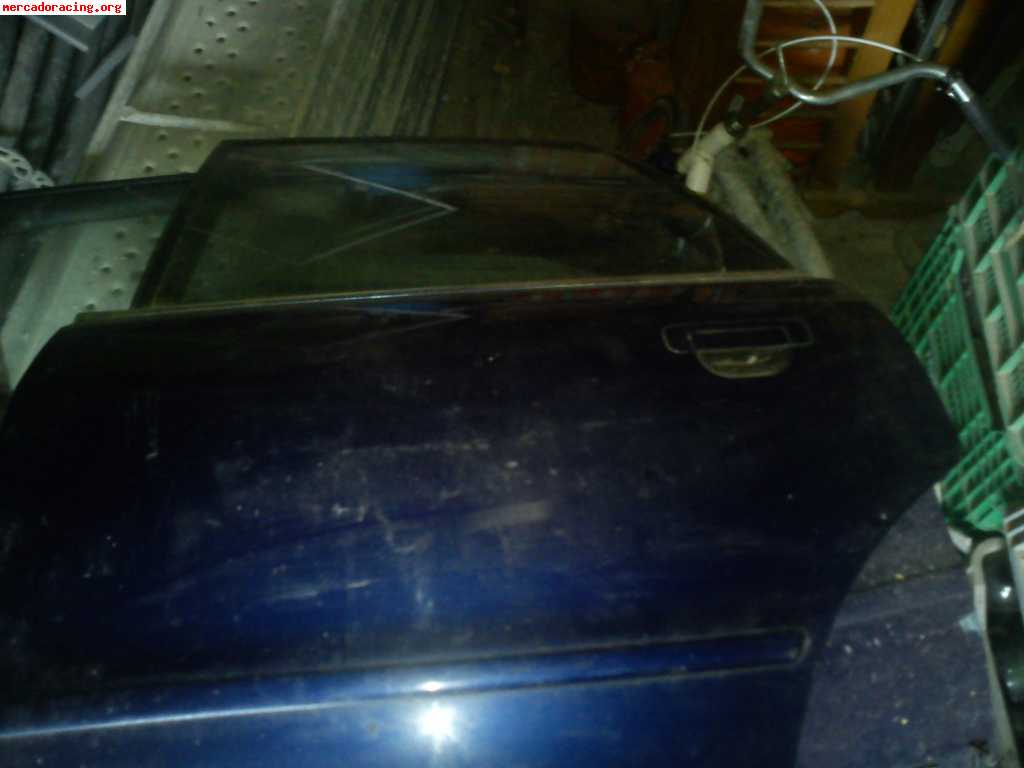 Vendo puertas y espejo de audi a4 carrocería b5. 