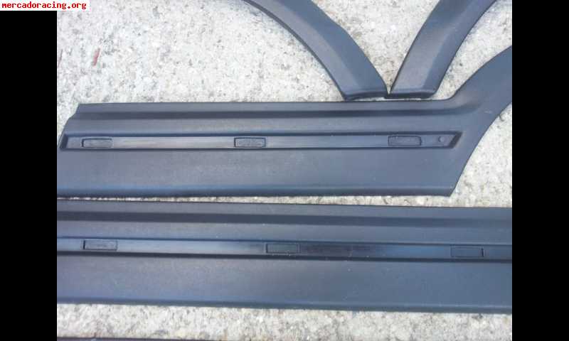 Aletines en fibra para 205 gti. 