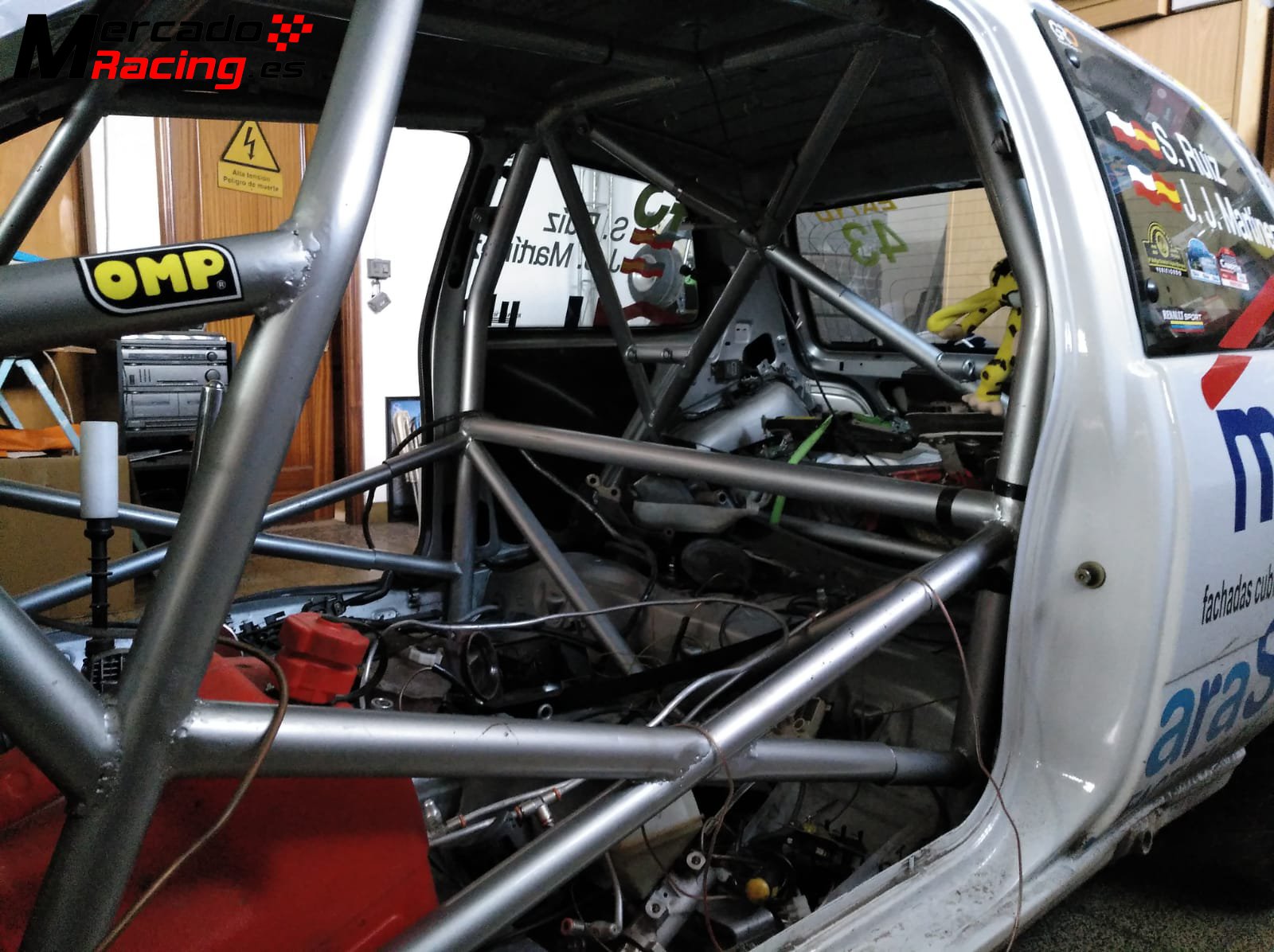 Carroceria siniestrada clio 16v documentada