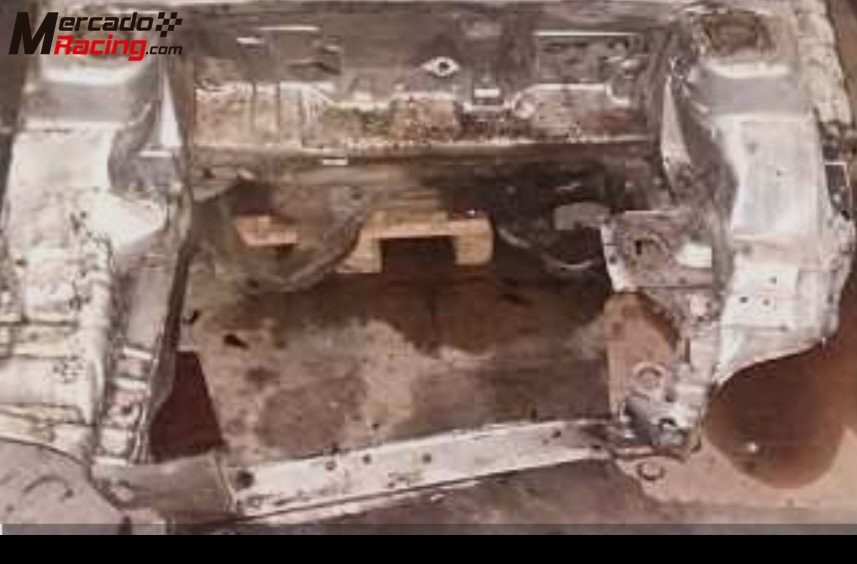 Carrocería con documentación saxo 16v de rally con golpe y sin barras