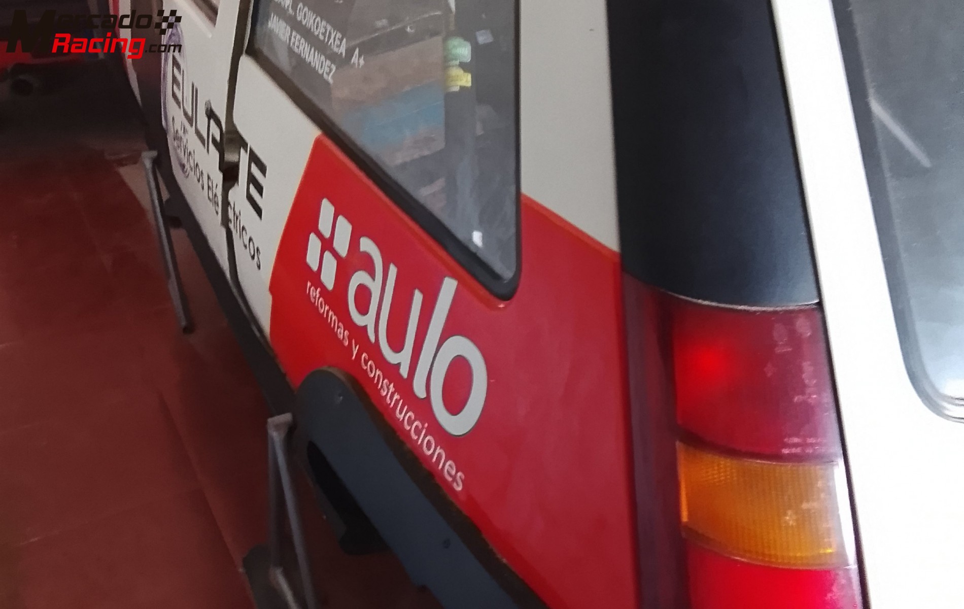 Se vende carrocería de r5 con documentación de rrally mixta antigua buenas barras pelada de mecán