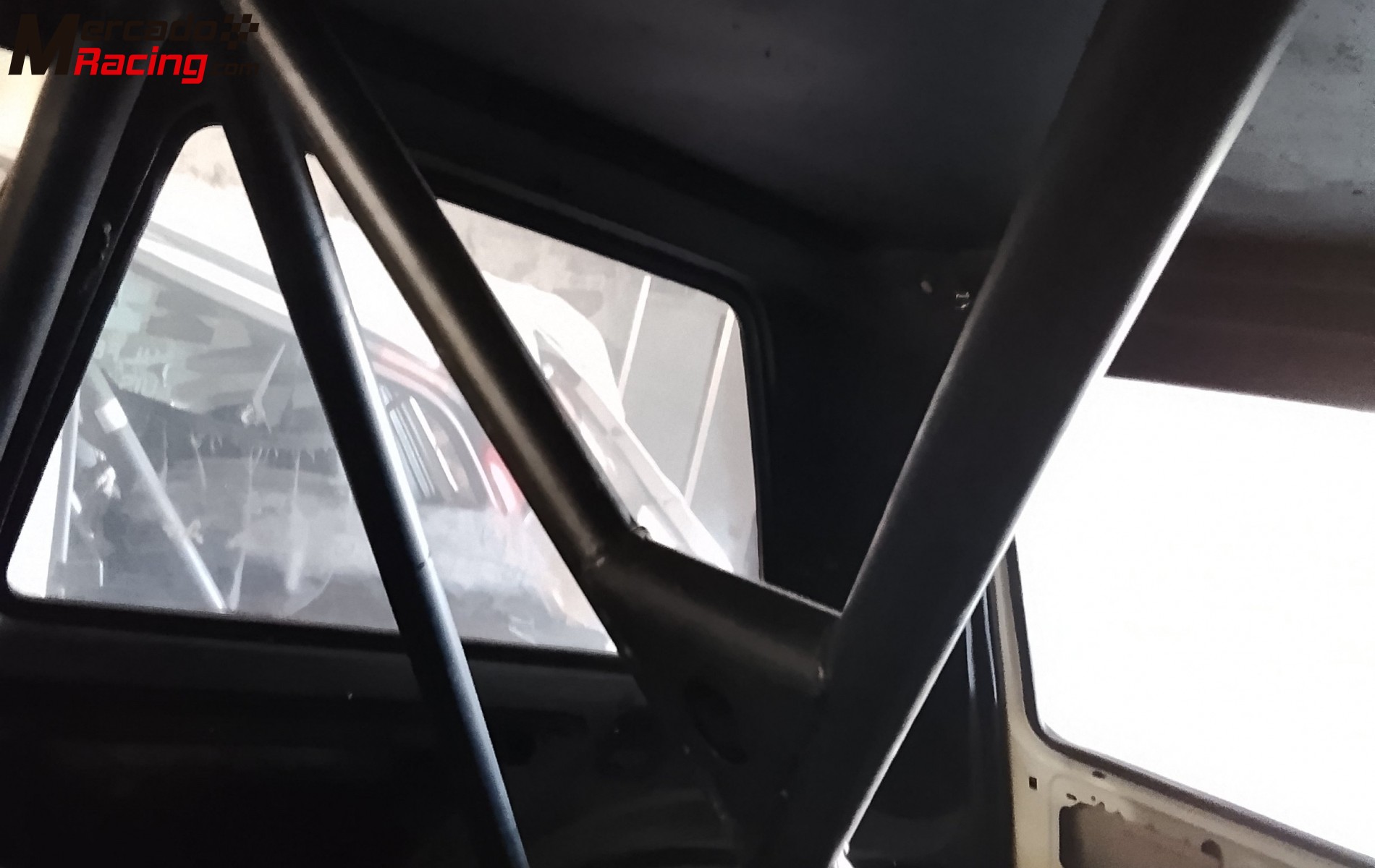 Se vende carrocería de r5 con documentación de rrally mixta antigua buenas barras pelada de mecán