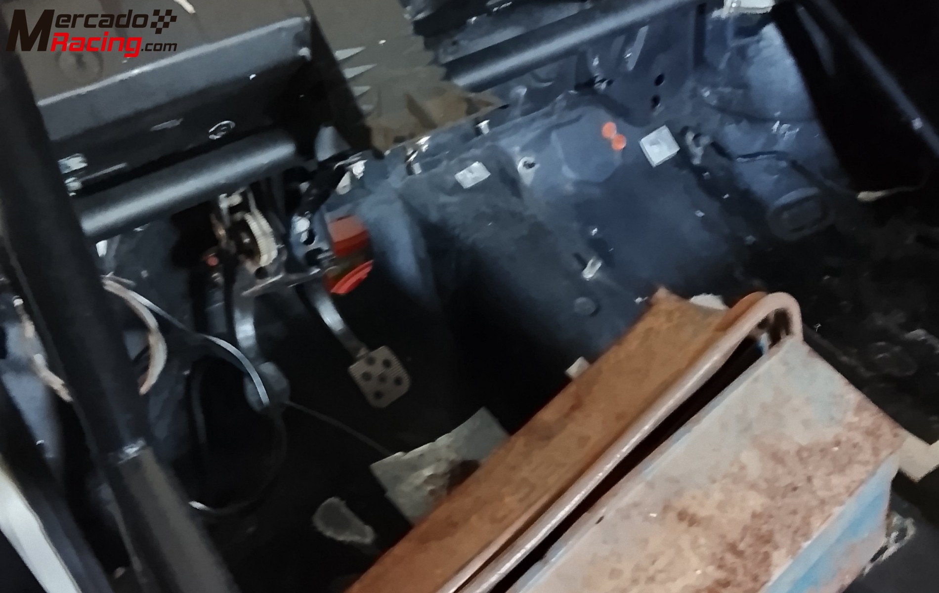 Se vende carrocería de r5 con documentación de rrally mixta antigua buenas barras pelada de mecán