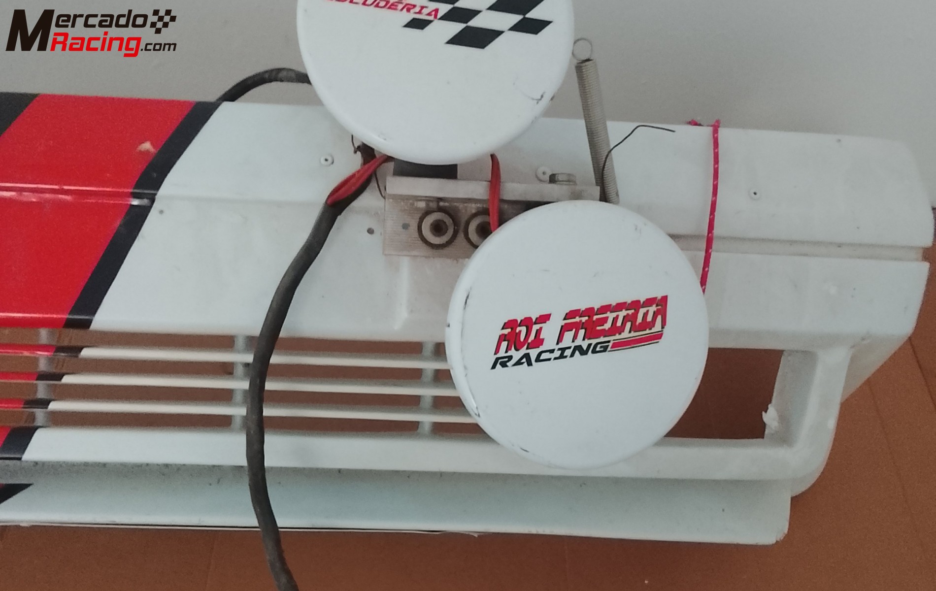 Se vende parachoques de renault 5 gt turbo de fibra en buen estado con focos de largo alcance y cune