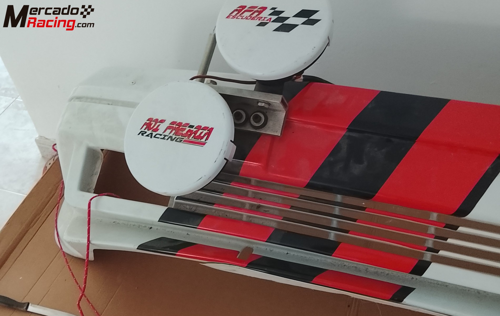 Se vende parachoques de renault 5 gt turbo de fibra en buen estado con focos de largo alcance y cune