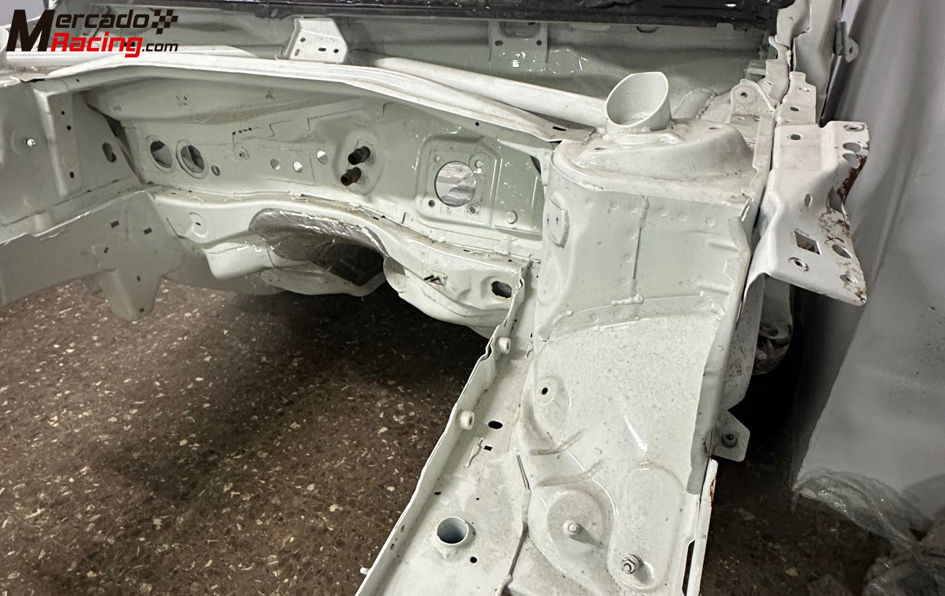 Carrocería peugeot 208 rally4 para reparar