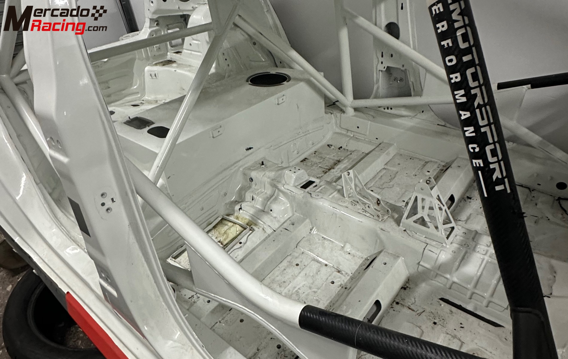 Carrocería peugeot 208 rally4 para reparar