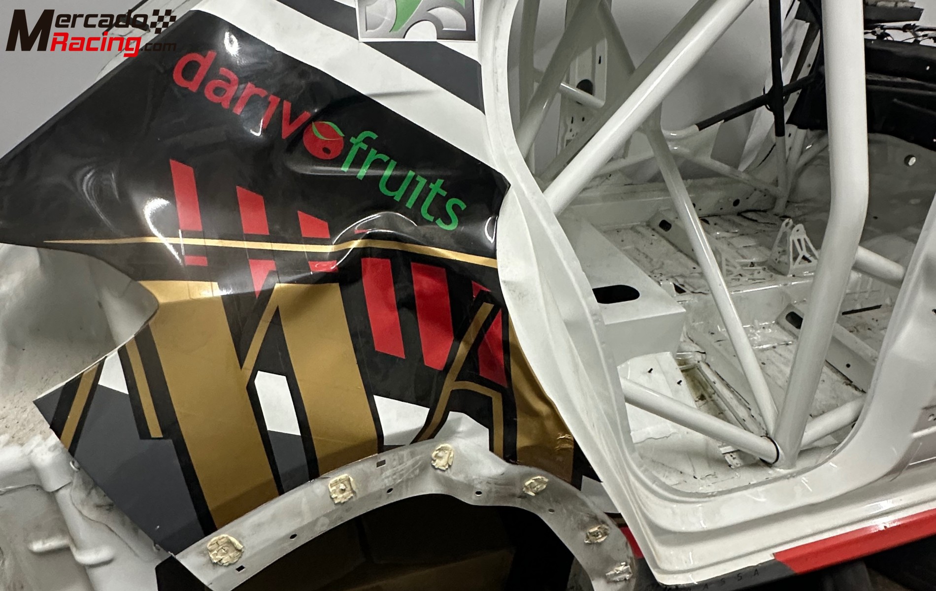 Carrocería peugeot 208 rally4 para reparar