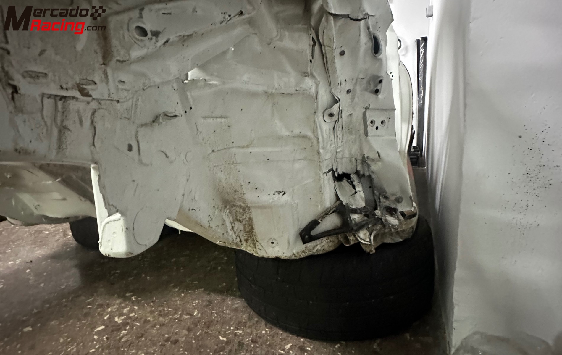 Carrocería peugeot 208 rally4 para reparar