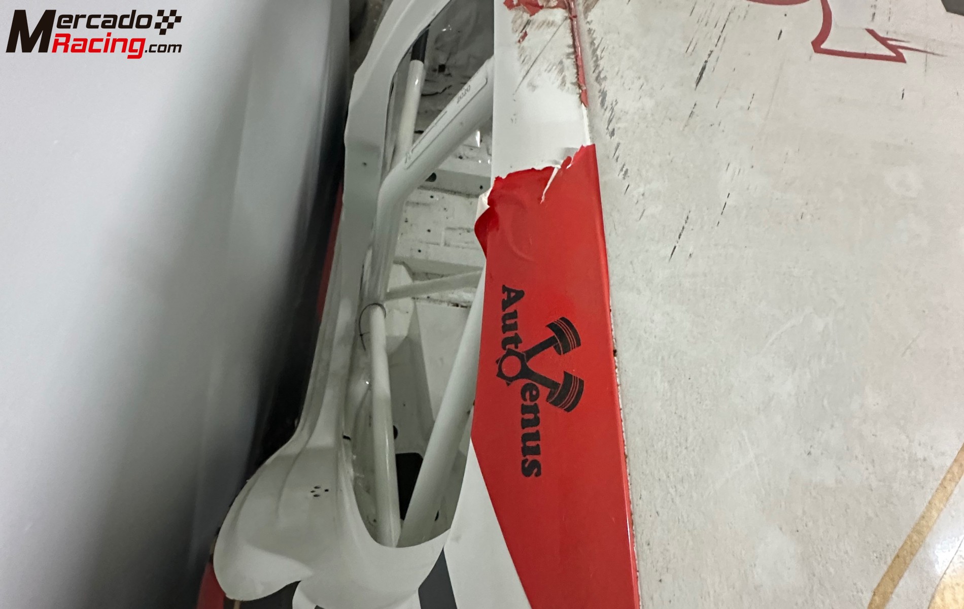 Carrocería peugeot 208 rally4 para reparar