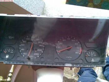 Vendo velocimetro de 205 rallye puesto a 000000,por 20 euros