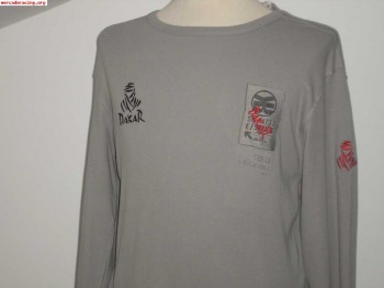 Camiseta manga larga con logos del dakar.