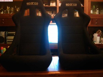 Se venden baquets y arneses.