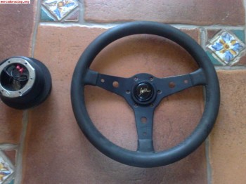 Piña momo ford y volante  50 euros