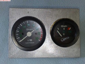 Soporte con reloj temperatura agua y cuentavueltas.