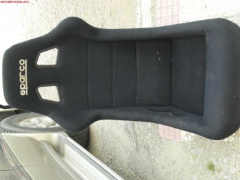 Se vende baket sparco 120 euros.