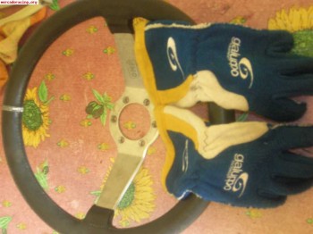 Volante y guantes