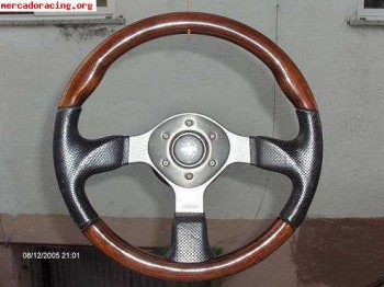 Bolante momo y piña para mercedes madera