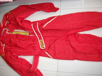 Se venden 2 monos rojos o cambian por los del volante racc