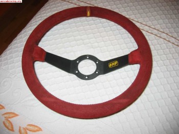 Vendo volante omp rojo de piel vuelta