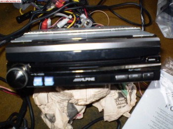 Se vende radio cd con pantalla.