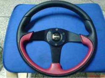 Vendo piña fiat y volante momo plano.