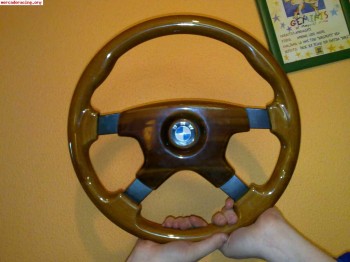 Vendo volante  de madera.