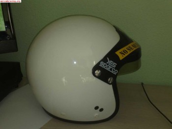 Casco etiqueta roja e intercomunicador