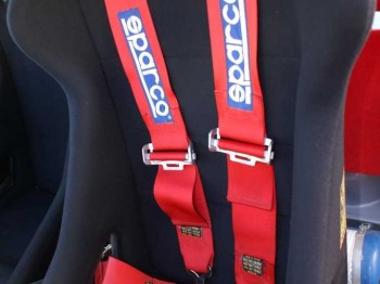 Se vende arnes 3 pulgadas sparco . 80 euros