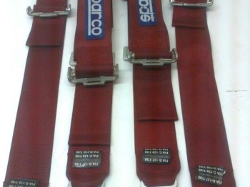 Se venden 2 arnes sparco