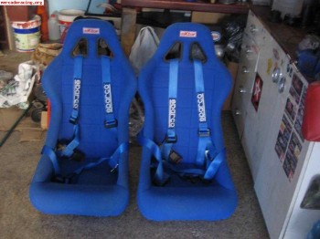 Baquets azules y arneses sparco