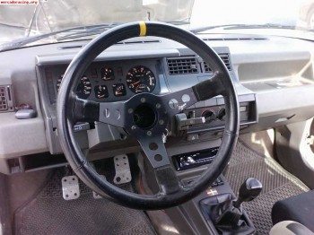 Volante desplazado con piña.