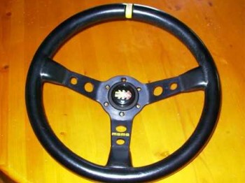 Vendo volante momo piel lisa