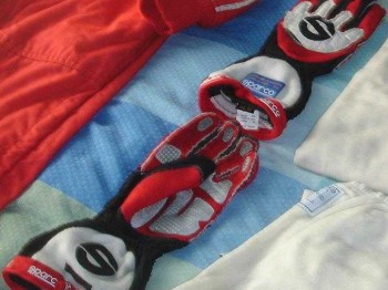 Guantes sparco gama alta homologados.