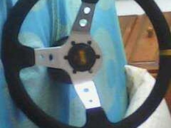 Volante desplazado omp.piña momo(sin pieza del claxon) y sep